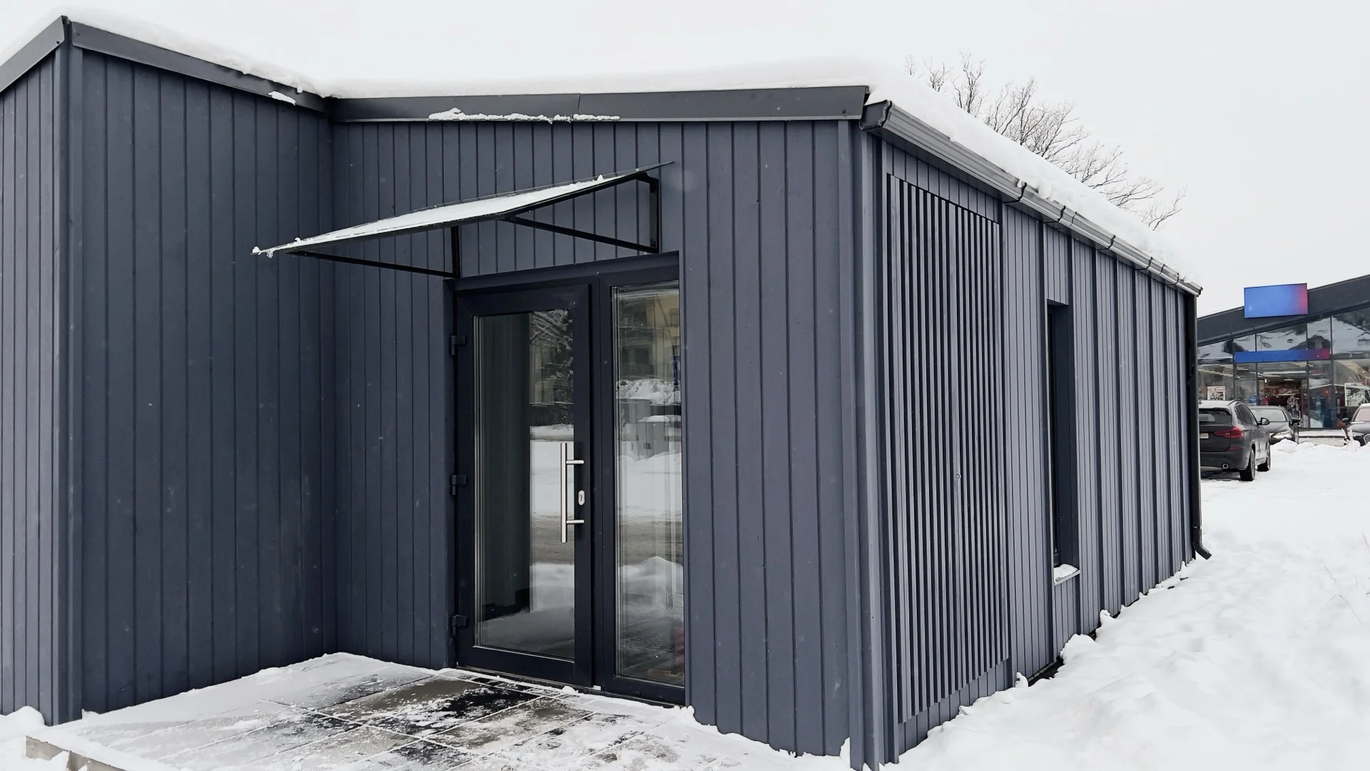 Kleverr STUDIO &mdash; 47 m&sup2; commercial module for caf&eacute;, showroom or clinic